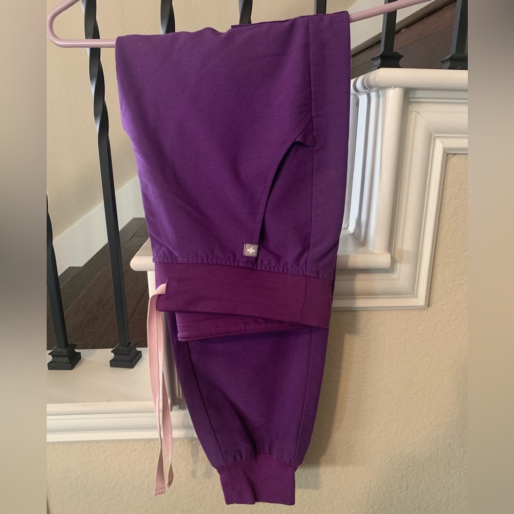 Figs Women’s Ultra Violet Zamora - Petite jogger scrub pants